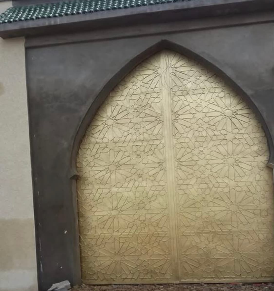 Porte traditionnelle marocaine en fer forgé doré - Forme arche